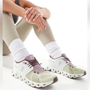 ON Cloud 5 trainers in ice haze
green and pink women size 8.5 gently used
